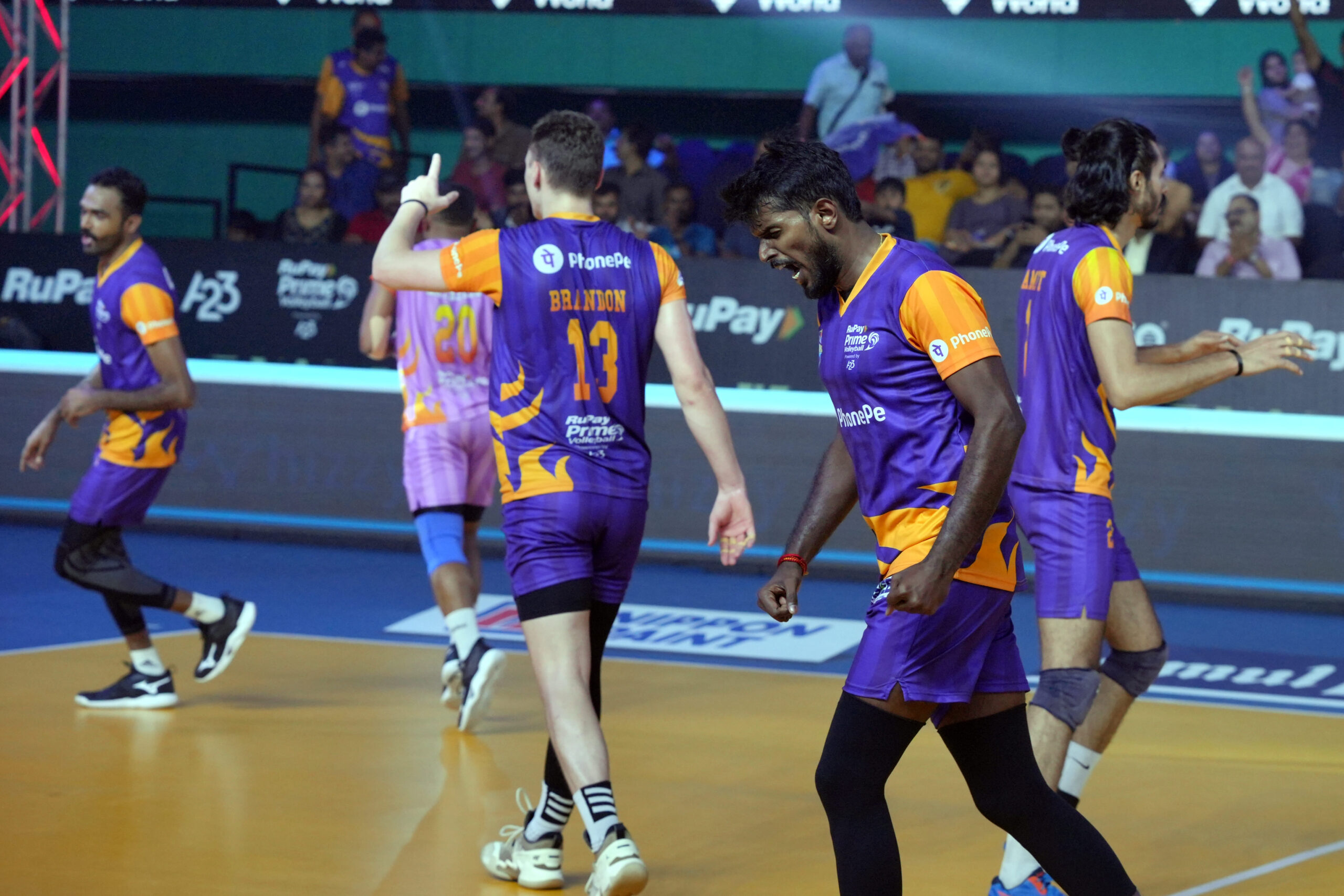 Mumbai Meteors remain in the hunt for playoffs with a win over Hyderabad Black Hawks, all you need to know about the match